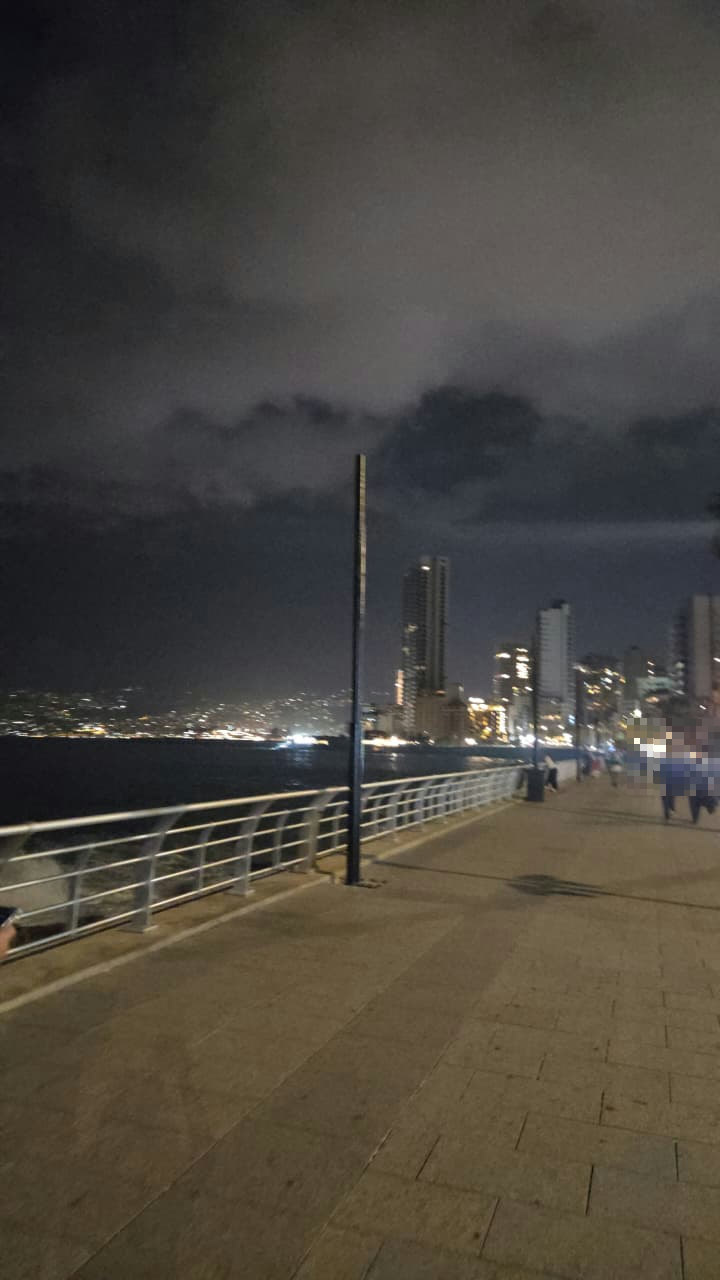 No streetlights on Corniche Manara