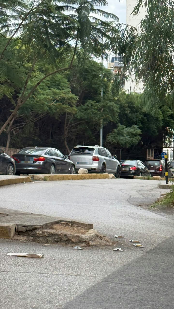 رصيف مكسر