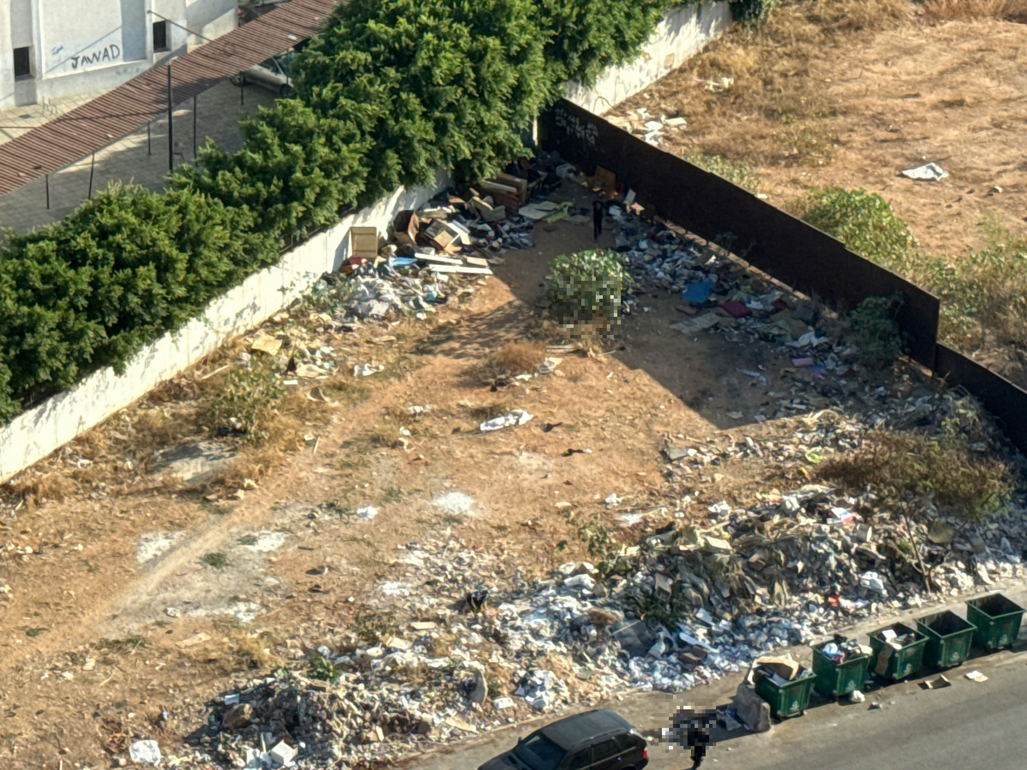 Huge amount of garbage near restaurant and people house in jnah