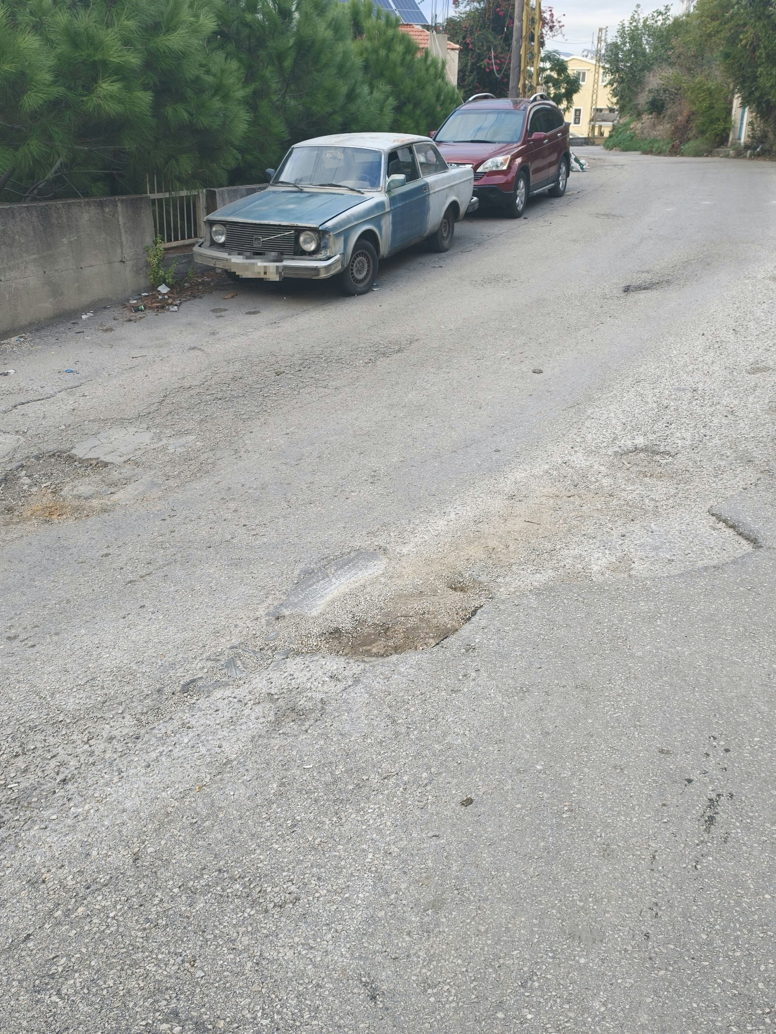 2 potholes on the road connecting cheikh taba to halba
