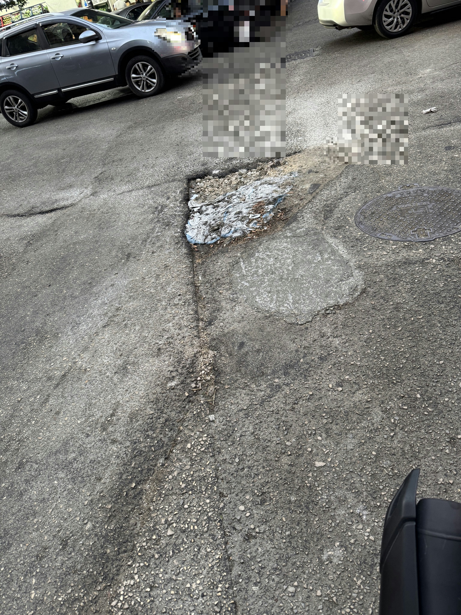 Major pothole in Zarif